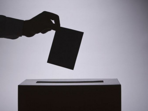 Криворожан предупреждают: за селфи с бюллетенем грозит три года тюрьмы