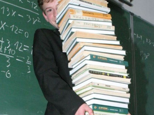 В Кривом Роге заказали более 150 тысяч новых учебников для школьников