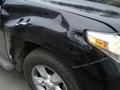 В Кривом Роге девочка, перебегая дорогу в неустановленном месте, попала под машину