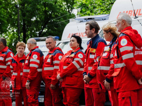 Фронт і тил — разом: на Дніпропетровщині підтримують захисників і рятують цивільних