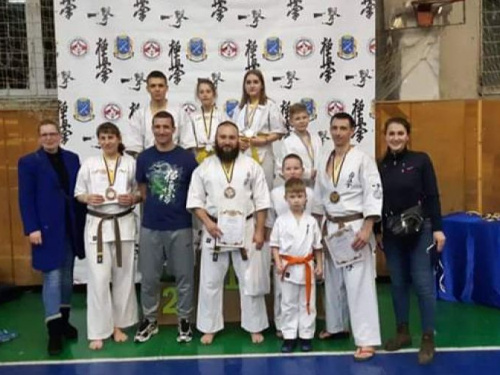 Криворожские спортсмены вернулись с Национального Чемпионата Украины по каратэ (фото)