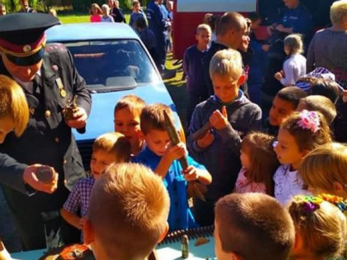 "Предупредить, спасти, помочь": ко Дню спасателя прошла акция в криворожском районе (ФОТО)