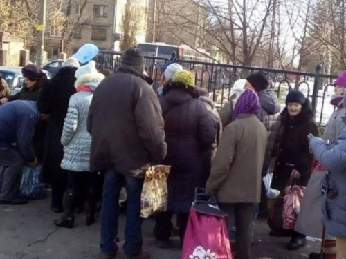 В Кривом Роге волонтеры подкармливают малоимущих и бездомных