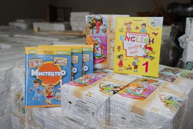 Нові підручники, фото пресслужби Дніпропетровської ОВА