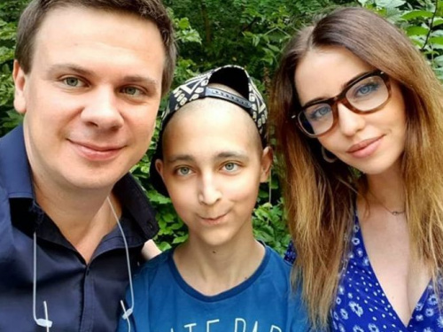 Известный телеведущий Дмитрий Комаров помогает собрать деньги на лечение мальчика из Кривого Рога