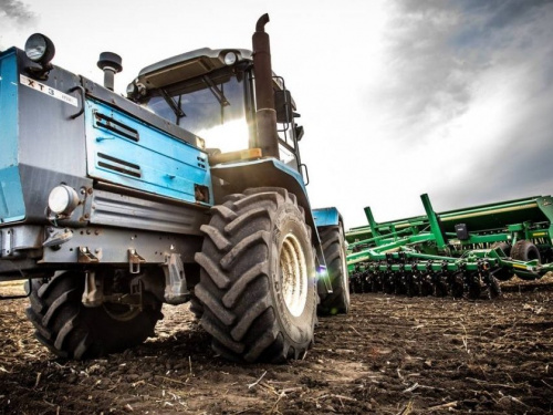 весняна посівна, фото з відкритих джерел