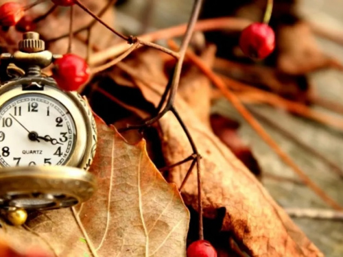 Коли Україна переходить на зимовий час 2025 року - фото з відкритих джерел