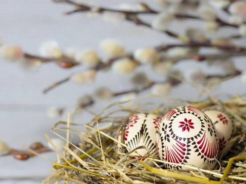 Календар квітня 2026: робочі дні, вихідні та святкові події - фото з відкритих джерел