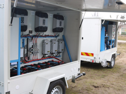 «Видає» 5 тисяч літрів на добу та працює від сонячної енергії: громада Криворіжжя отримала дві сучасні водоочисні станції