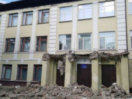 На Днепропетровщине обвалилась крыша здания школы, капитально отремонтированной 4 года назад (фото)