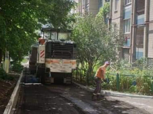 В Кривом Роге продолжается ремонт внутриквартальных дорог (фото)