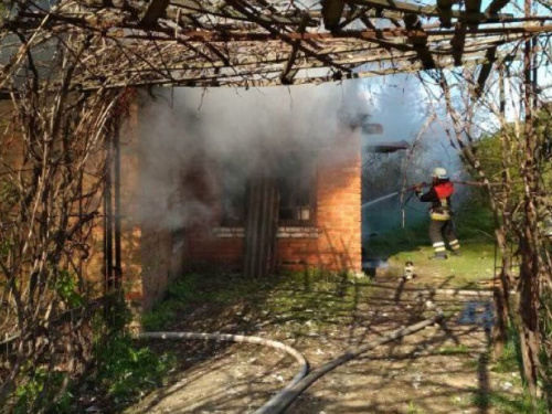 В Кривом Роге пожар оставил горожан без крыши над головой (фото)