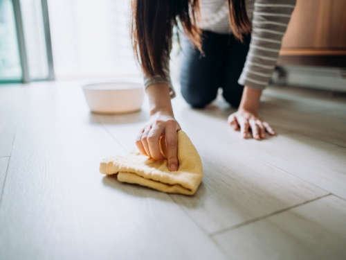 Чим вимити лінолеум, щоб він став як новий: корисні поради