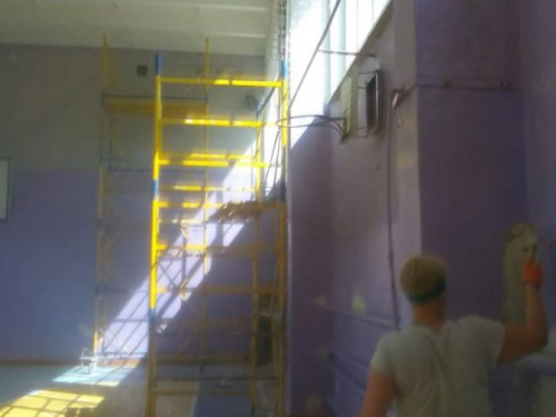 В Криворожской школе проходит капитальный ремонт спортзала (фото)