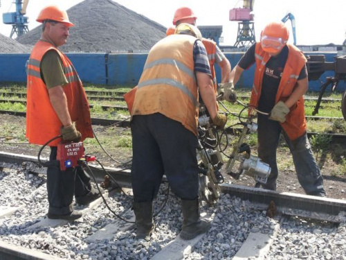 В Криворожском районе ремонтируют железнодорожные пути