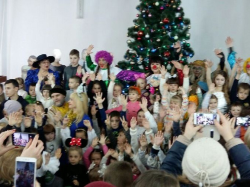 Концерты, танцы и сладости: в Кривом Роге проходят утренники для детей воинов АТО (фоторепортаж)