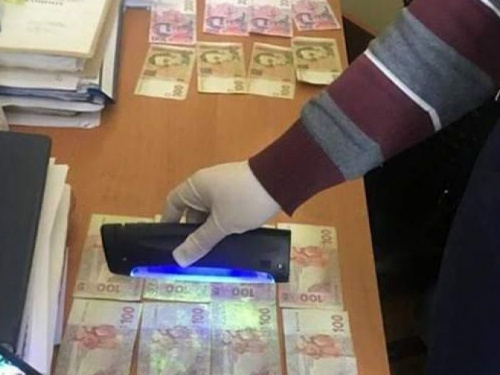 На Днепропетровщине задержаны сотрудники госархива вовремя получения взятки