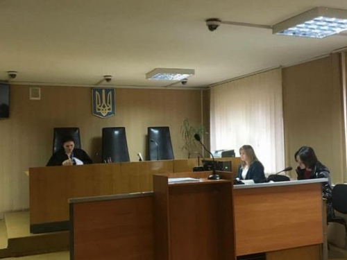 В Кривом Роге судят Евгения Колесникова, осквернившего государственный флаг