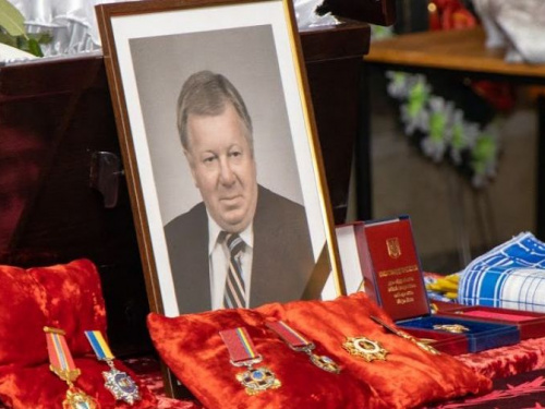 На Дніпропетровщині попрощалися з видатним діячем у космічній галузі Олександром Дегтяревим