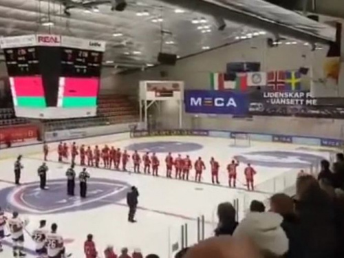 На хоккейном матче вместо гимна Белоруссии включили «Песняров» (ВИДЕО)