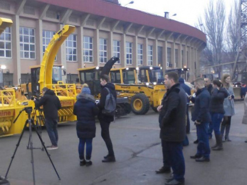 В Кривом Роге прошел парад снегоуборочной техники (ФОТОРЕПОРТАЖ)