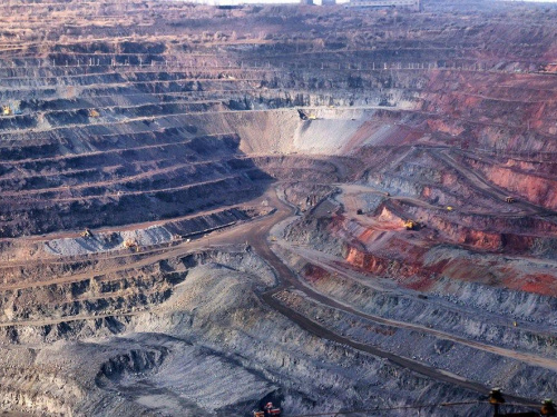 Промисловість критично важлива для майбутнього України: економіка — в одному з найважчих періодів війни, — Reuters