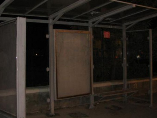 В Кривом Роге жители через петицию требуют обустроить троллейбусные остановки