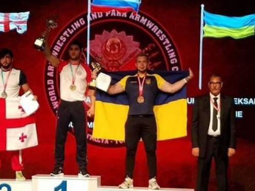 Криворожанин завоевал бронзу на Чемпионате мира по армрестлингу в Турции (ФОТО)