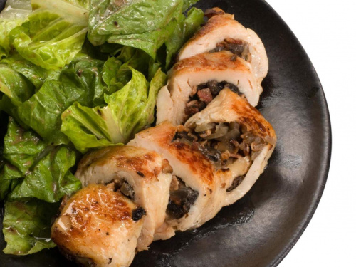 Курячий рулет із чорносливом - фото з відкритих джерел