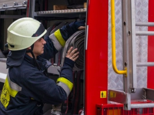 В Кривом Роге пламя охватило две комнаты частного дома