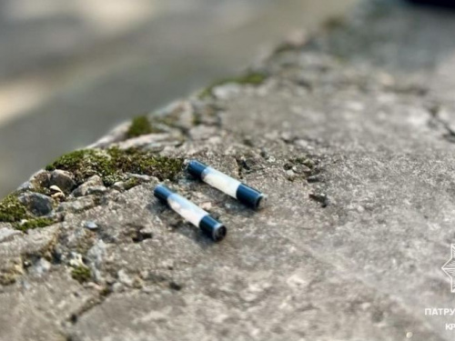 У Кривому Розі патрульні затримали чоловіка із наркотичною речовиною