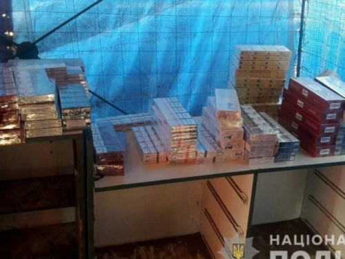 В Кривом Роге на рынке полиция изъяла 1000 пачек нелицензионных сигарет