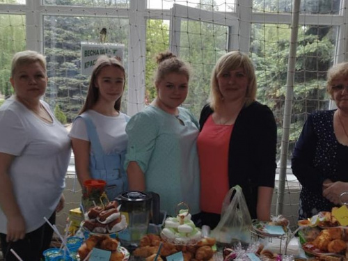 В Кривом Роге на ярмарке дети собрали больше 100 тысяч гривен на лечение онкобольных детей 