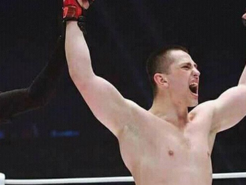 Спортсмен из Кривого Рога вошел в ТОП-10 рейтинга бойцов ММА Украины (фото, видео)