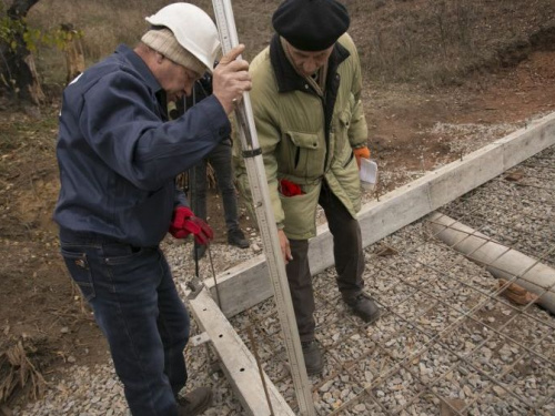 Ремонт проблемного спуска с МОПРа в парк Мершавцева в Кривом Роге проконтролировал нардеп (фото)