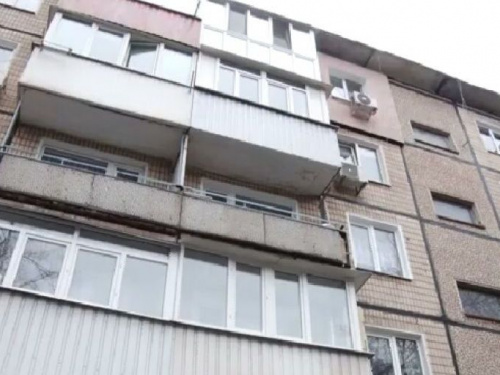 В Покровском районе Кривого Рога женщина с ребёнком выпала из окна многоэтажки