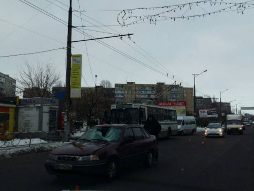 В Покровском районе Кривого Рога автомобиль сбил пешехода (фото)