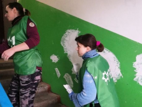 Дружно и продуктивно: криворожане активно участвуют в конкурсе и убирают свои подъезды (фото)