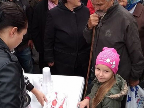 В центре Кривого Рога разбили палатки и бесплатно раздавали еду (ФОТО)