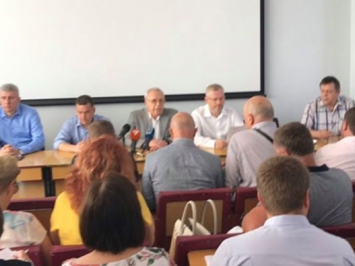 Последствия бури в Кривом Роге: 33 тысячи абонентов без света, 50 домов без кровли, деревья на тротуарах