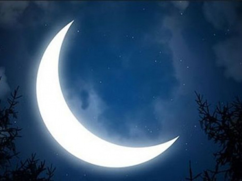 Новий Місяць 17 квітня, фото з відкритих джерел 