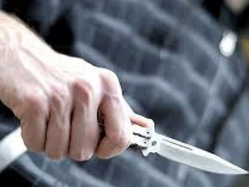 Человек, ранивший ножом продавщицу в Кривом Роге, оказался рецидивистом "со стажем" (видео)