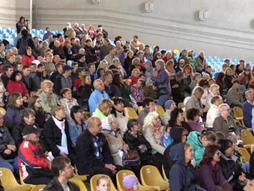 Нардеп из Кривого Рога отправил людей с проблемами слуха на тематический фестиваль в Днепр (ФОТО)