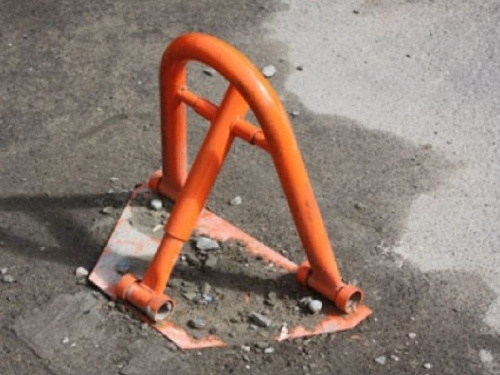 В Кривом Роге привели "в чувство" непорядочных соседей, захвативших парковку у дома