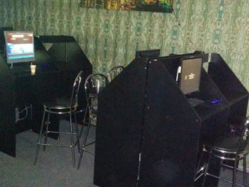 В Кривом Роге полиция "накрыла" зал игровых автоматов, замаскированный под интерактивный клуб