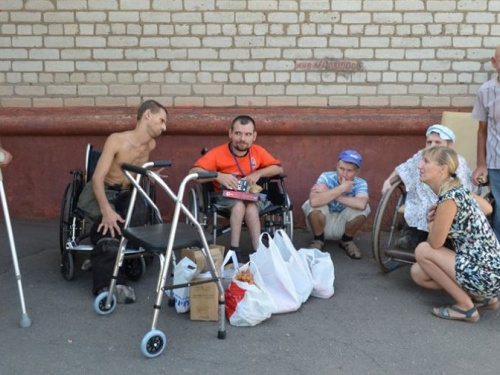 В Кривом Роге жители собирают помощь для пациентов психоневрологического интерната