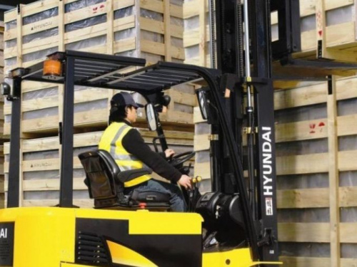 Безработные жители Кривого Рога могут пройти бесплатное обучение на водителя погрузчика