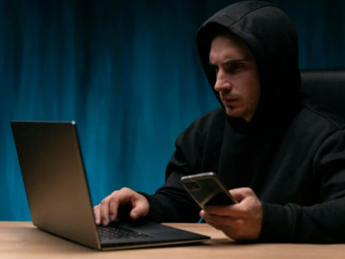 Продавав неіснуючі речі, фото з відкритих джерел 