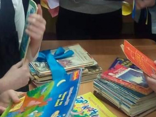 Подари книгу другу: криворожские школьники присоединились к Международному дню дарения книги (фото)