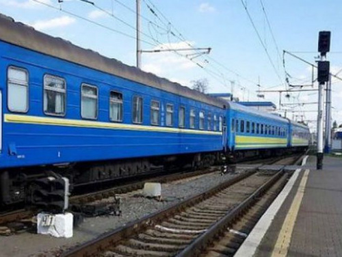 Поезд «Константиновка – Одесса» будет временно курсировать через Кривой Рог